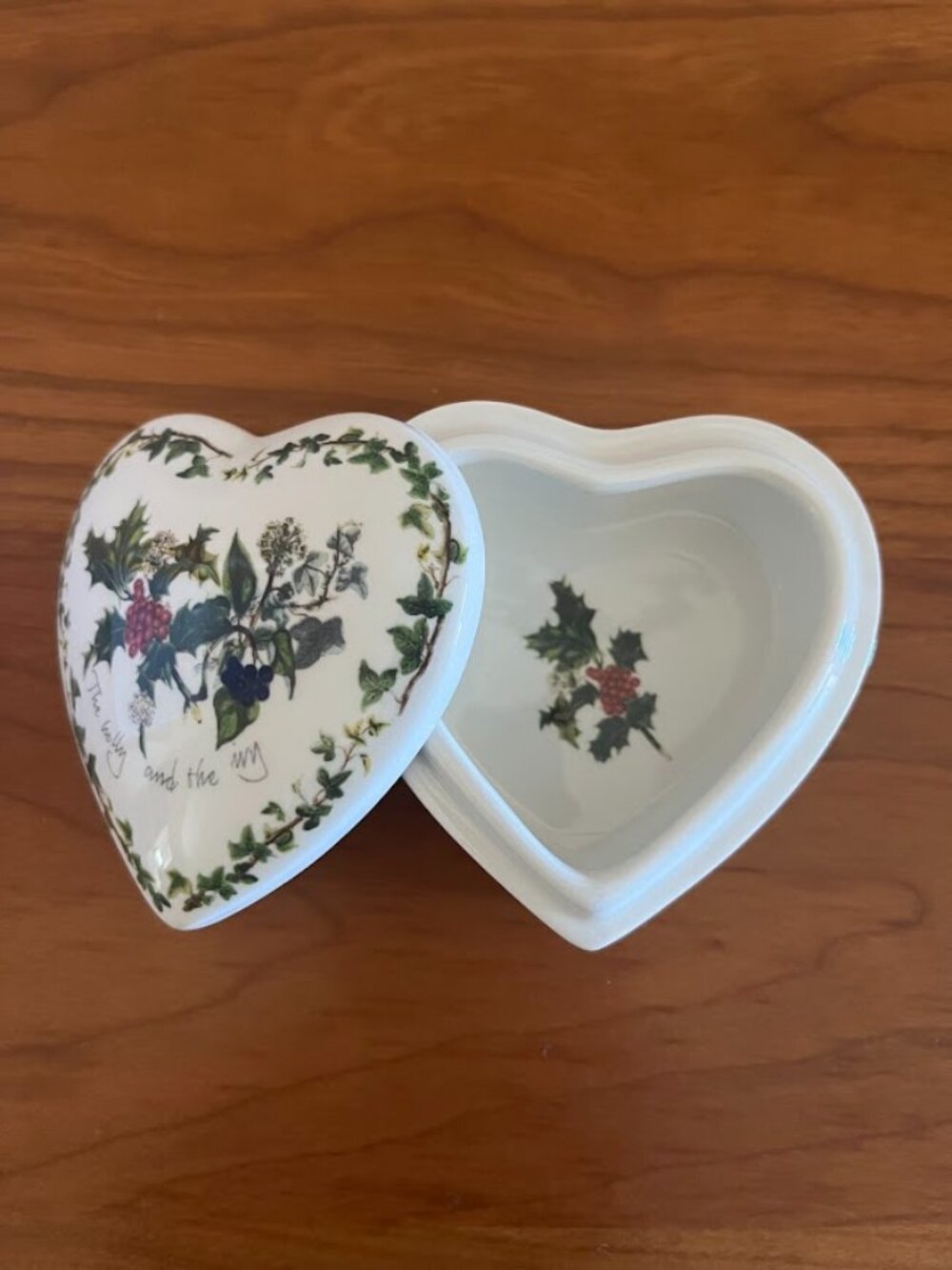 Portmeirion Holly & Ivy Heart Trinket Box Porcelain NIB Britain